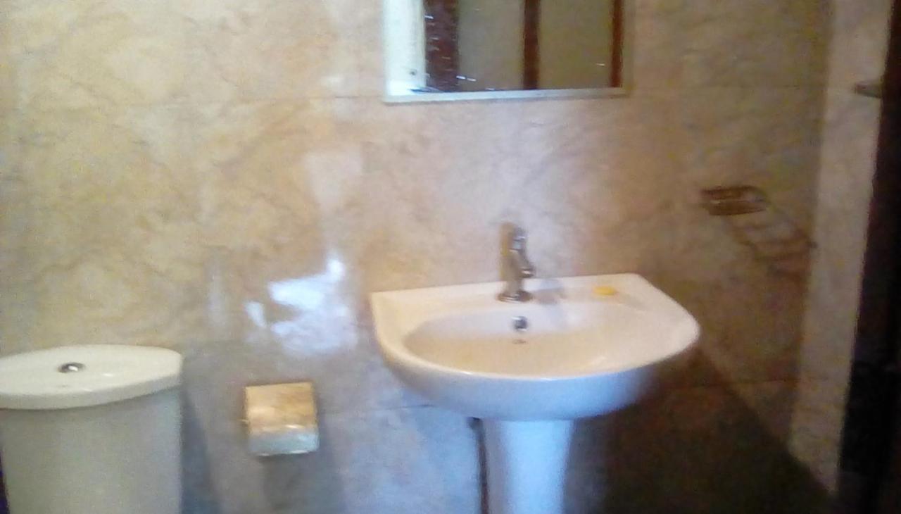 גמפולה Leaf Guest House מראה חיצוני תמונה